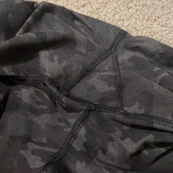 Fabletics Black Camo Leggings EUC - Picture 7 of 7